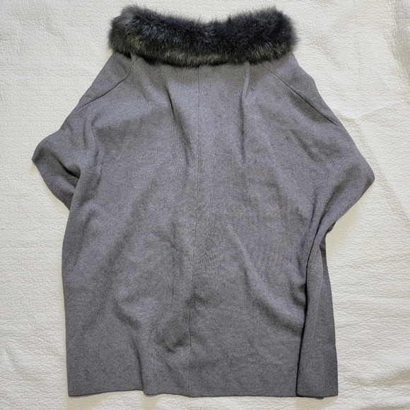 🆕️ NWT Zara Faux Fur Collar Cape/Poncho - Picture 7 of 8